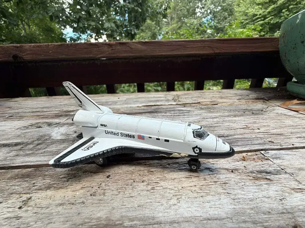 Smithsonian Institution NASA Discovery Die-Cast Metal Space Shuttle Toy